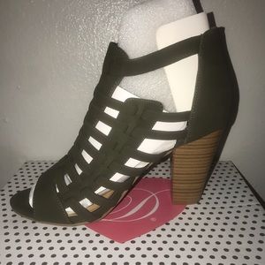 Women’s ankle heeled shoes NEW